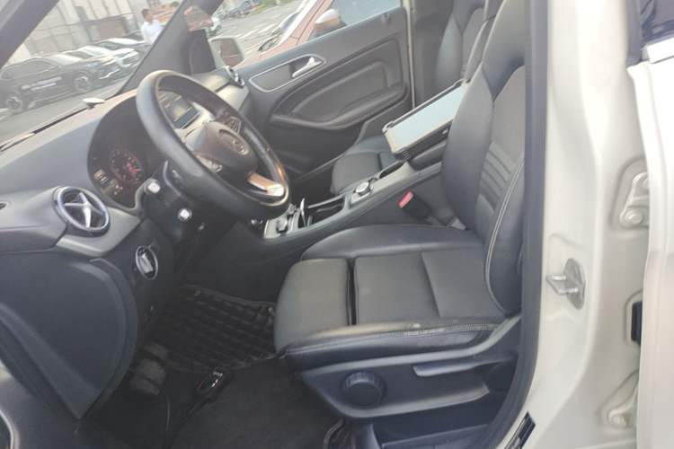 Used Mercedes-Benz B-Class 2015 B 200 Sport Edition Left Front Seat