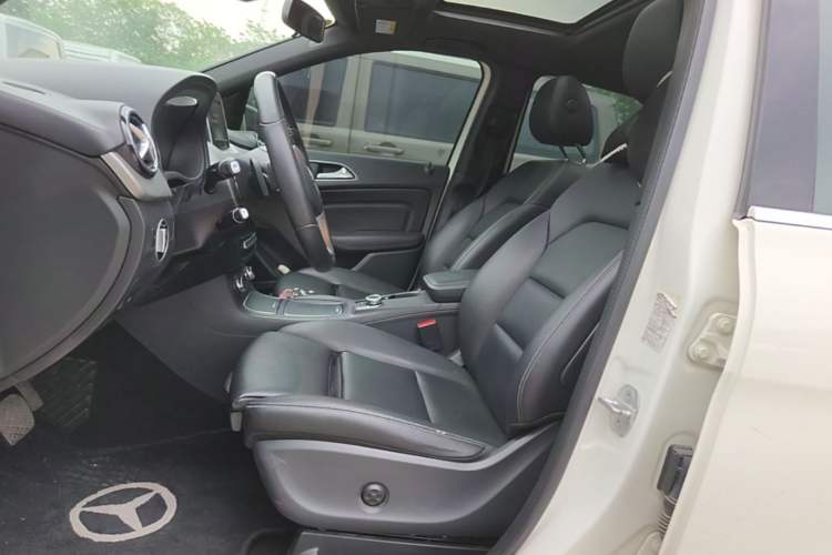 Used Mercedes-Benz B-Class 2015 B 200 Fashion Model Left Front Seat