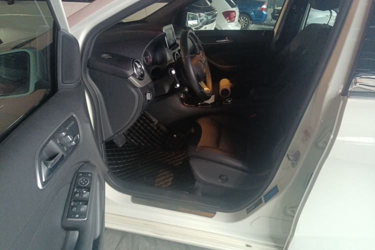 Used Mercedes-Benz B-Class 2015 B 200 Fashion Model Left Front Seat