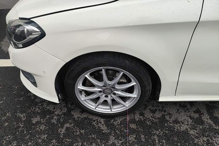 Used Mercedes-Benz B-Class 2015 B 200 Sport Edition Left Front Wheel Hub