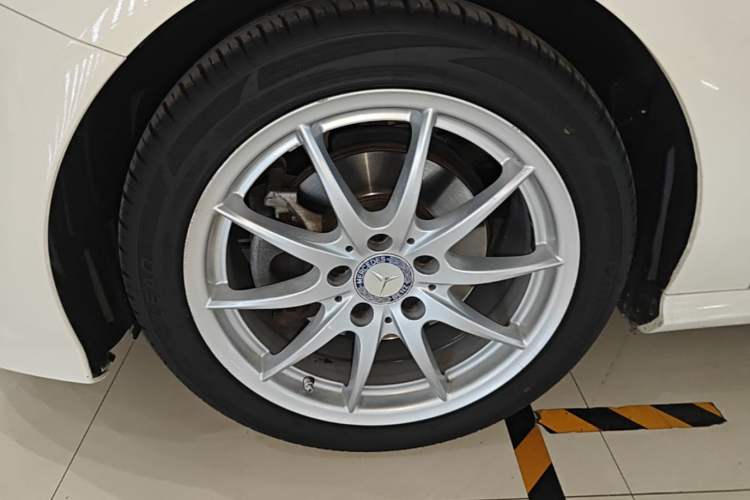 Used Mercedes-Benz B-Class 2015 B 200 Sport Edition Left Front Wheel Hub