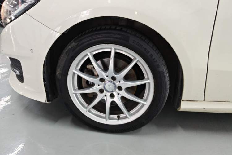 Used Mercedes-Benz B-Class 2015 B 200 Sport Edition Left Front Wheel Hub