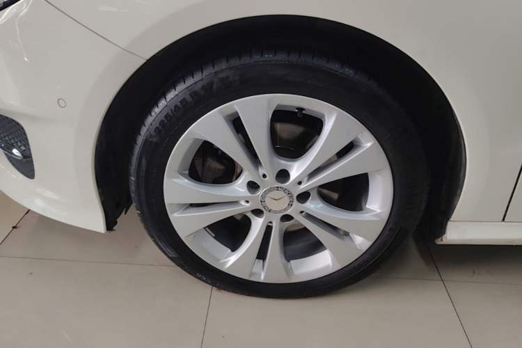 Used Mercedes-Benz B-Class 2015 B 200 Fashion Model Left Front Wheel Hub
