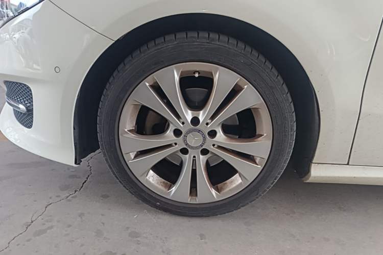 Used Mercedes-Benz B-Class 2015 B 200 Fashion Model Left Front Wheel Hub