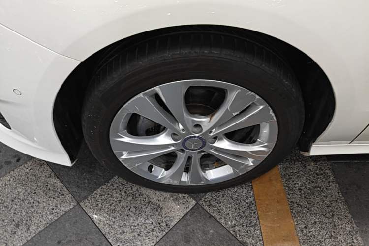 Used Mercedes-Benz B-Class 2015 B 200 Fashion Model Left Front Wheel Hub