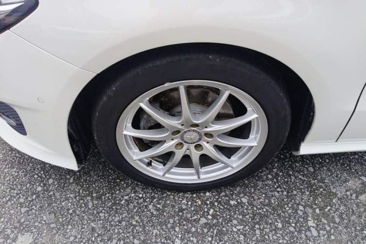 Used Mercedes-Benz B-Class 2015 B 200 Sport Edition Left Front Wheel Hub