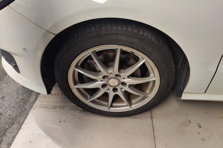 Used Mercedes-Benz B-Class 2015 B 200 Sport Edition Left Front Wheel Hub