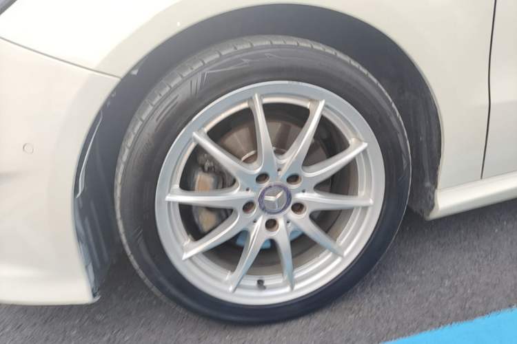 Used Mercedes-Benz B-Class 2015 B 200 Sport Edition Left Front Wheel Hub