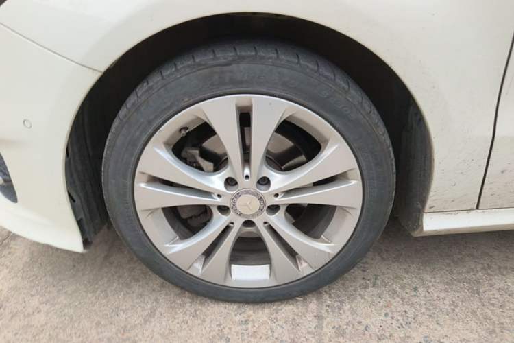Used Mercedes-Benz B-Class 2015 B 200 Fashion Model Left Front Wheel Hub