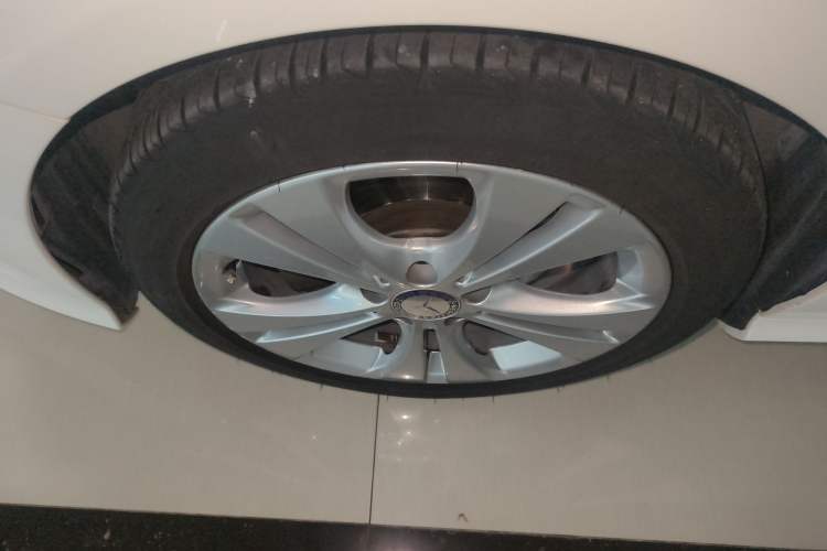 Used Mercedes-Benz B-Class 2015 B 200 Sport Edition Left Front Wheel Hub