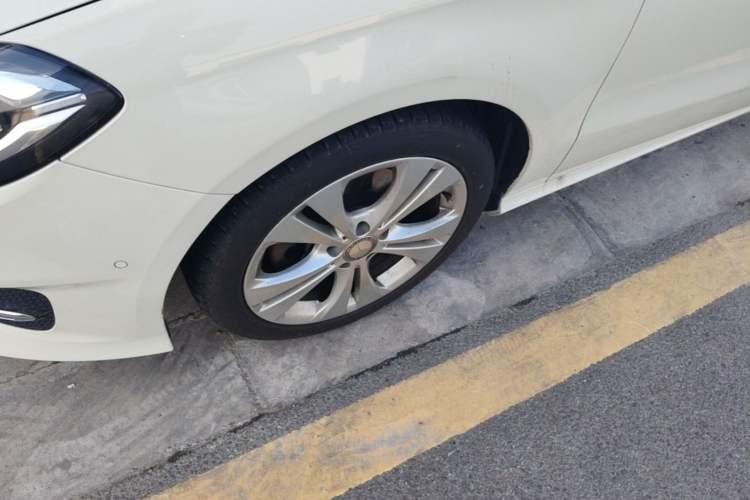 Used Mercedes-Benz B-Class 2015 B 200 Sport Edition Left Front Wheel Hub
