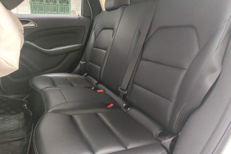 Used Mercedes-Benz B-Class 2015 B 200 Fashion Model Left Rear Seat