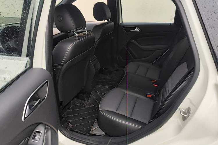 Used Mercedes-Benz B-Class 2015 B 200 Sport Edition Left Rear Seat