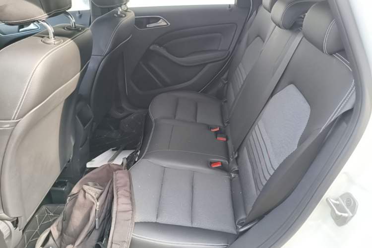 Used Mercedes-Benz B-Class 2015 B 200 Sport Edition Left Rear Seat