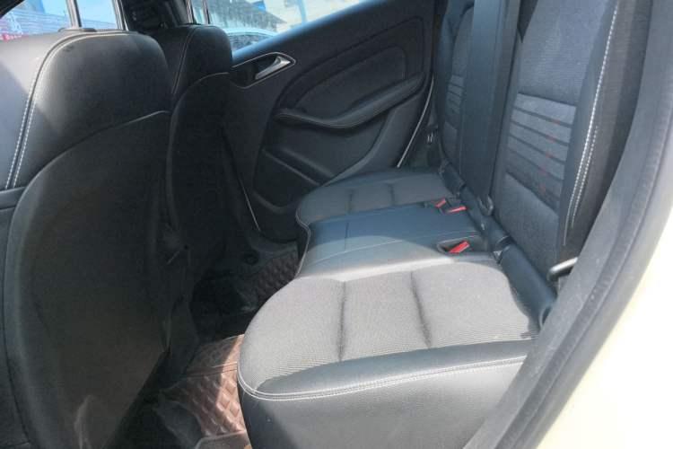 Used Mercedes-Benz B-Class 2015 B 200 Sport Edition Left Rear Seat