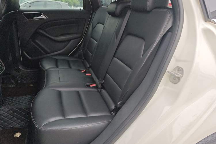 Used Mercedes-Benz B-Class 2015 B 200 Fashion Model Left Rear Seat