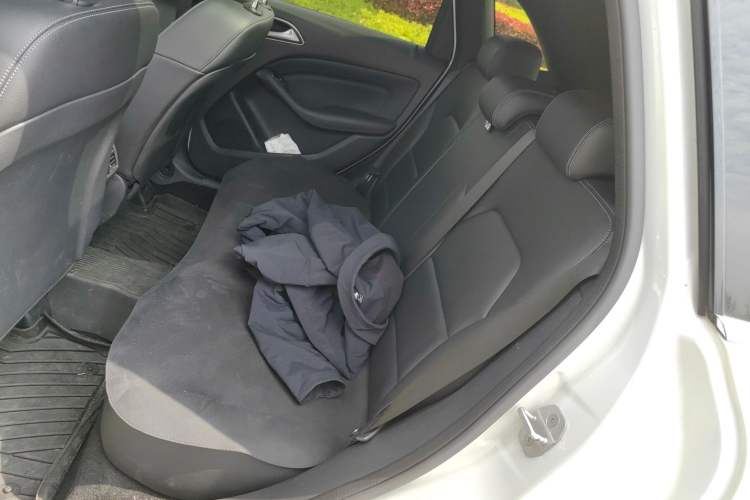 Used Mercedes-Benz B-Class 2015 B 200 Fashion Model Left Rear Seat