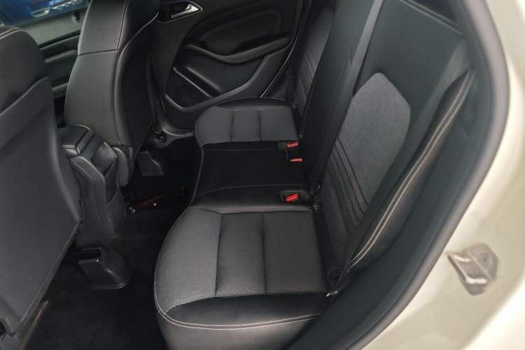 Used Mercedes-Benz B-Class 2015 B 200 Sport Edition Left Rear Seat