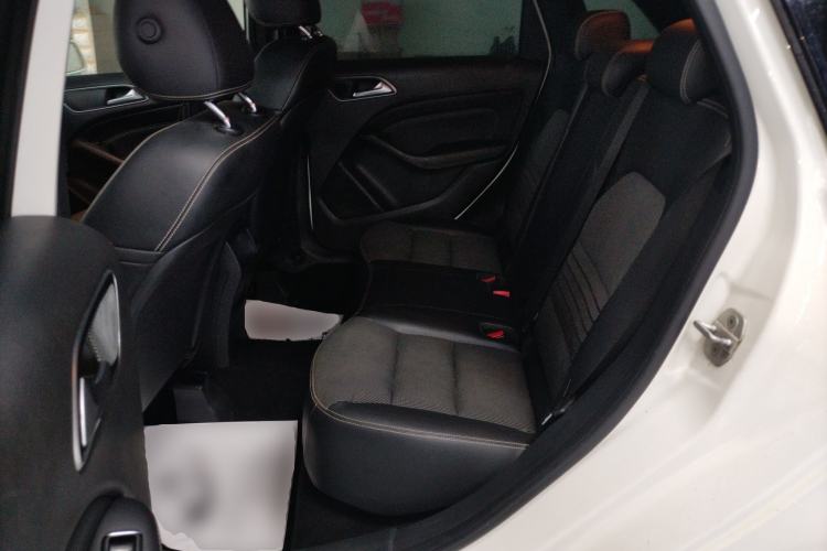 Used Mercedes-Benz B-Class 2015 B 200 Sport Edition Left Rear Seat