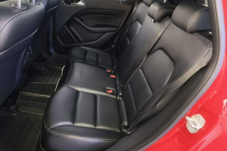 Used Mercedes-Benz B-Class 2015 B 200 Fashion Model Left Rear Seat