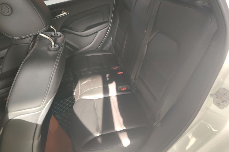 Used Mercedes-Benz B-Class 2015 B 200 Sport Edition Left Rear Seat