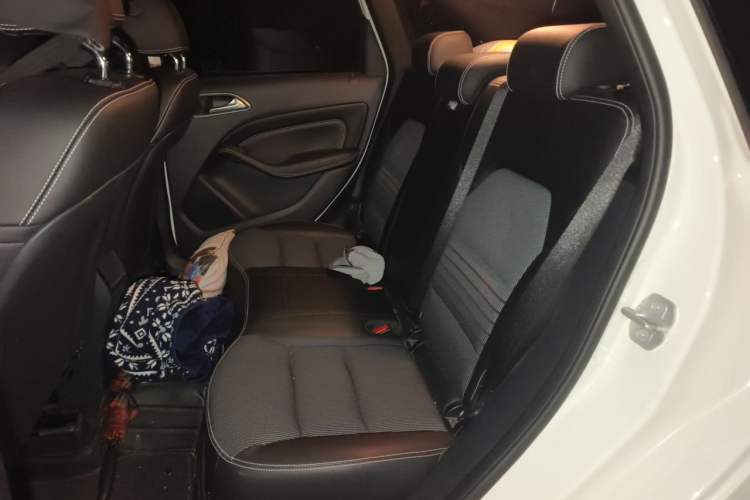 Used Mercedes-Benz B-Class 2015 B 200 Sport Edition Left Rear Seat