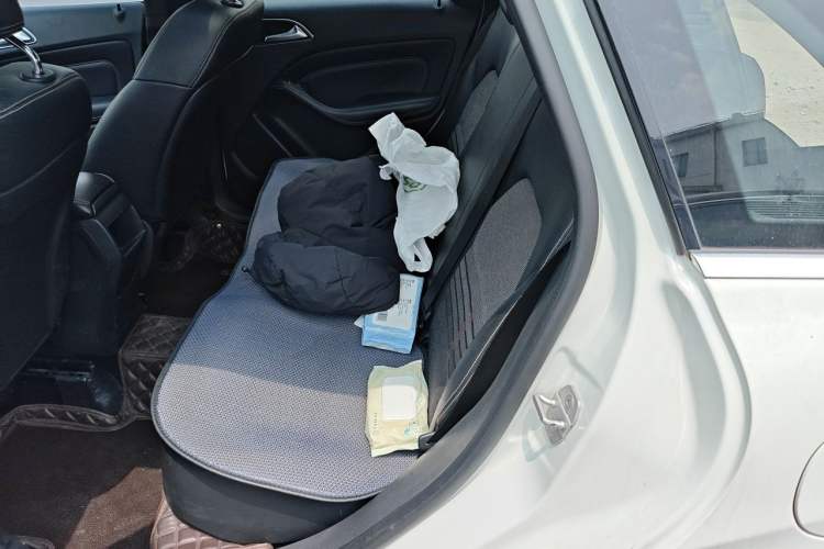 Used Mercedes-Benz B-Class 2015 B 200 Sport Edition Left Rear Seat