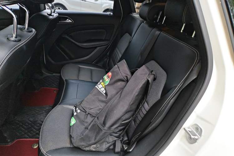 Used Mercedes-Benz B-Class 2015 B 200 Sport Edition Left Rear Seat