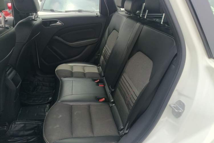 Used Mercedes-Benz B-Class 2015 B 200 Sport Edition Left Rear Seat