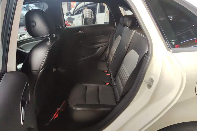 Used Mercedes-Benz B-Class 2015 B 200 Sport Edition Left Rear Seat