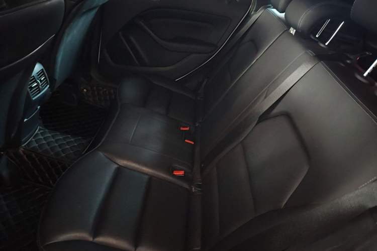 Used Mercedes-Benz B-Class 2015 B 200 Fashion Model Left Rear Seat