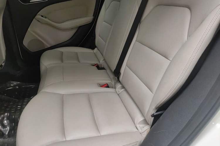 Used Mercedes-Benz B-Class 2015 B 200 Fashion Model Left Rear Seat
