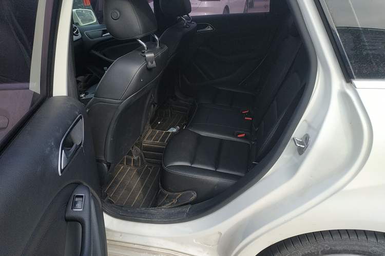 Used Mercedes-Benz B-Class 2015 B 200 Fashion Model Left Rear Seat