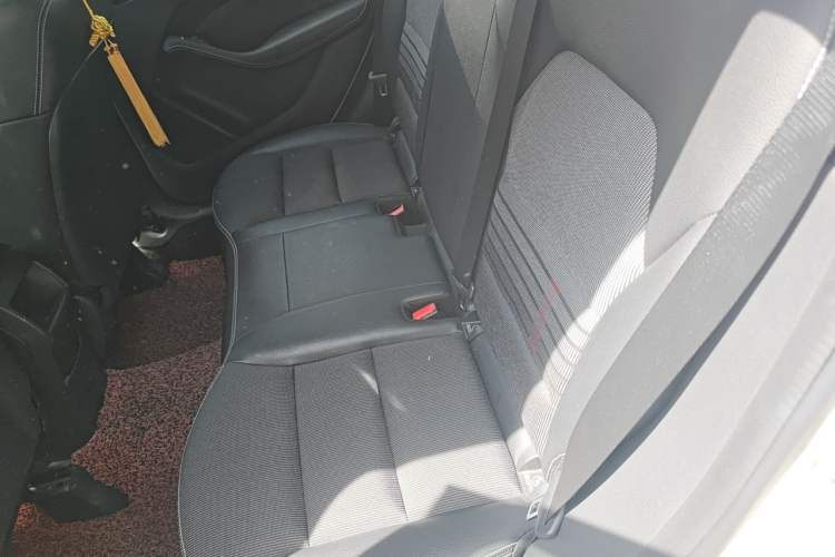 Used Mercedes-Benz B-Class 2015 B 200 Sport Edition Left Rear Seat