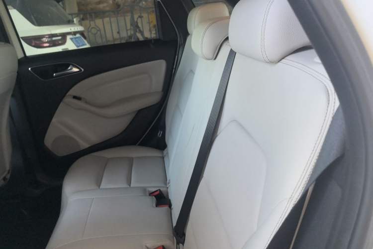 Used Mercedes-Benz B-Class 2015 B 200 Fashion Model Left Rear Seat
