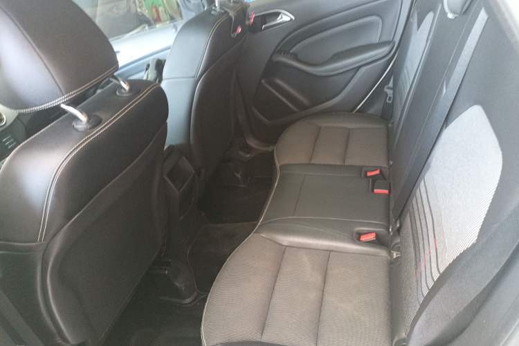 Used Mercedes-Benz B-Class 2015 B 200 Sport Edition Left Rear Seat
