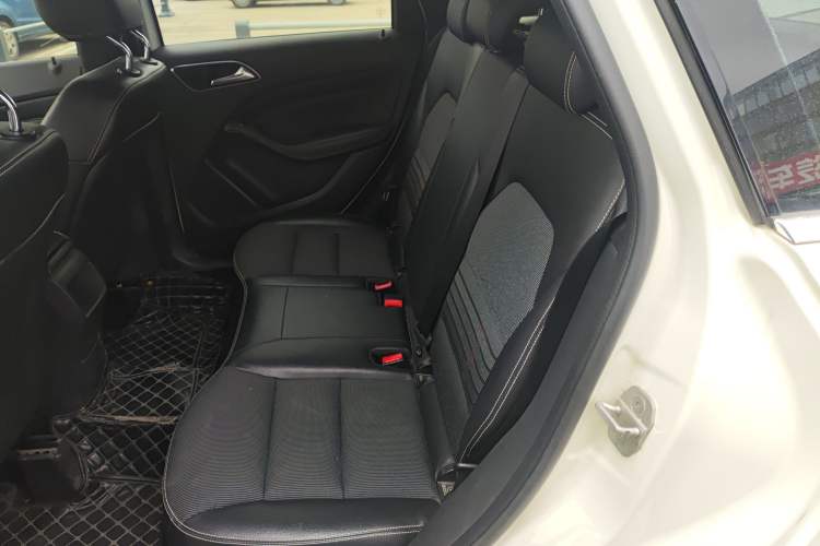 Used Mercedes-Benz B-Class 2015 B 200 Sport Edition Left Rear Seat