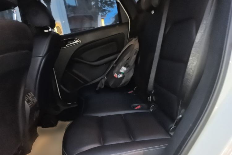 Used Mercedes-Benz B-Class 2015 B 200 Fashion Model Left Rear Seat