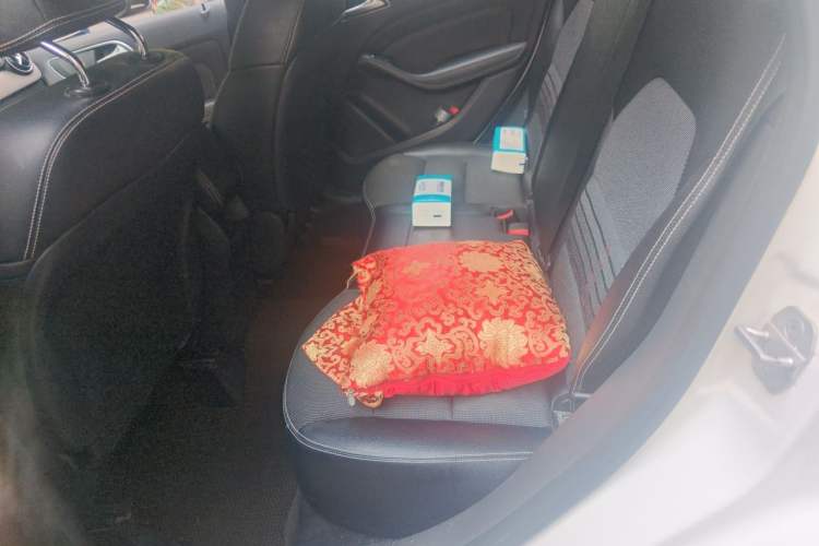Used Mercedes-Benz B-Class 2015 B 200 Sport Edition Left Rear Seat