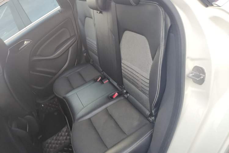 Used Mercedes-Benz B-Class 2015 B 200 Sport Edition Left Rear Seat