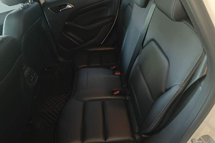 Used Mercedes-Benz B-Class 2015 B 200 Fashion Model Left Rear Seat