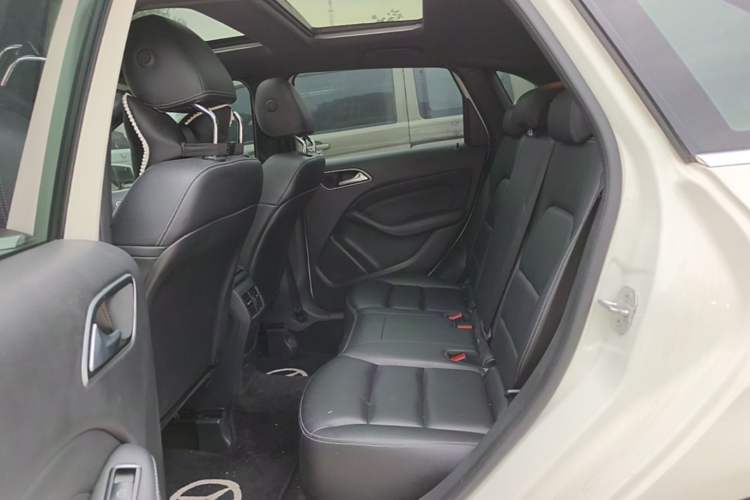 Used Mercedes-Benz B-Class 2015 B 200 Fashion Model Left Rear Seat