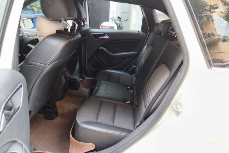 Used Mercedes-Benz B-Class 2015 B 200 Sport Edition Left Rear Seat