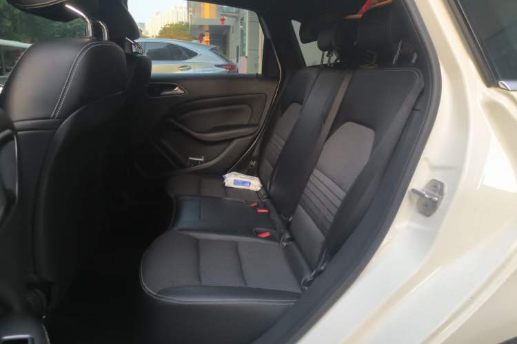 Used Mercedes-Benz B-Class 2015 B 200 Sport Edition Left Rear Seat