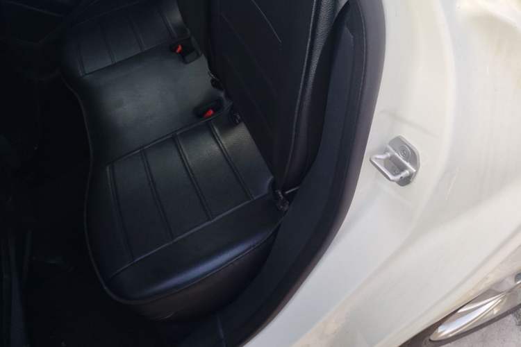 Used Mercedes-Benz B-Class 2015 B 200 Sport Edition Left Rear Seat