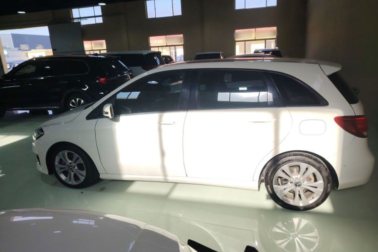 Used Mercedes-Benz B-Class 2015 B 200 Sport Edition Left Side