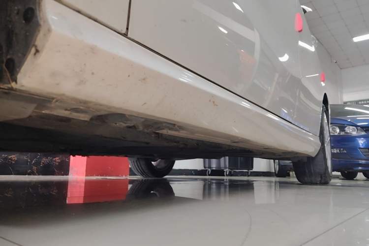 Used Mercedes-Benz B-Class 2015 B 200 Fashion Model Left Side Sill