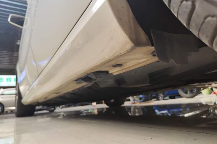 Used Mercedes-Benz B-Class 2015 B 200 Sport Edition Left Side Sill