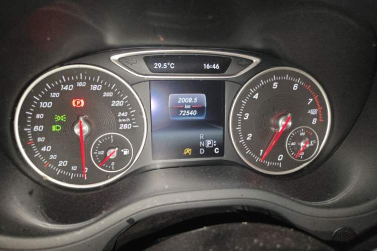 Used Mercedes-Benz B-Class 2015 B 200 Sport Edition Odometer Close Up