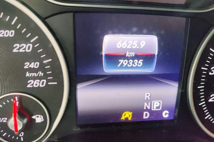 Used Mercedes-Benz B-Class 2015 B 200 Fashion Model Odometer Close Up